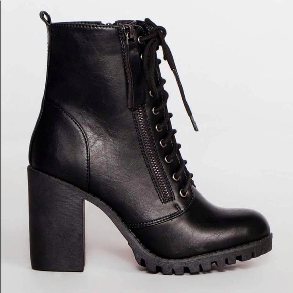 NEW Nina Lace Booties- in Black - Picture 3 of 6